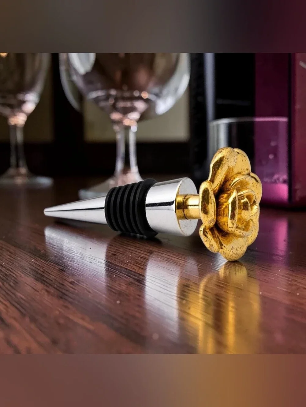 Golden Flower Shaped Topper Reusable Wine Bottle Stoppers For Wine & Beverages.